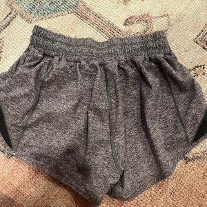 lululemon hotty hots size 2.